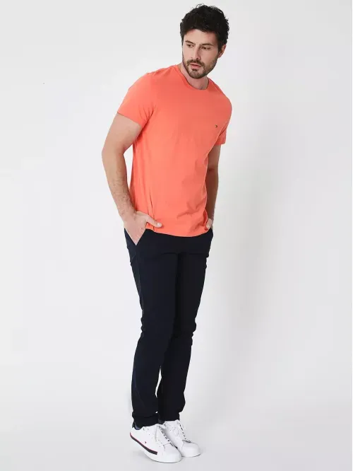 Remera essential con logo