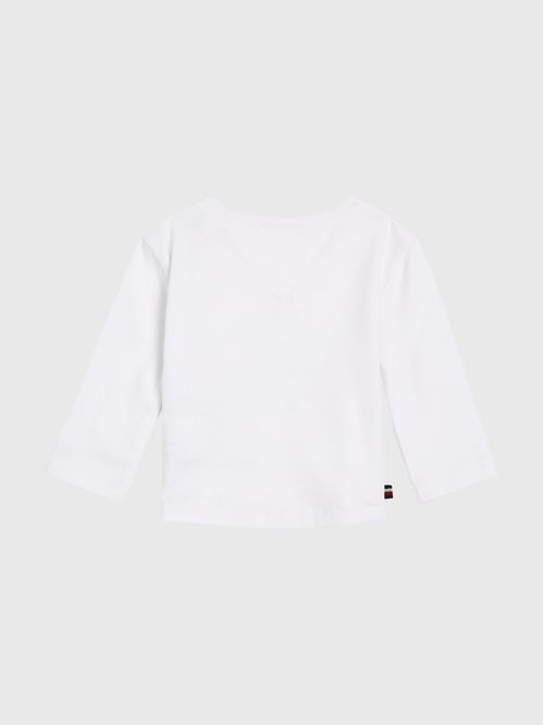 Remera con logo de estilo universitario