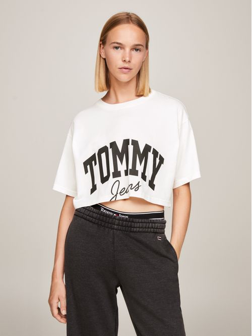 Remera universitaria de corte cropped