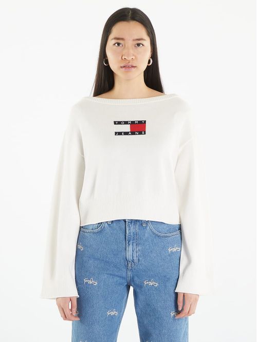 Sweater con bandera bordada en el pecho