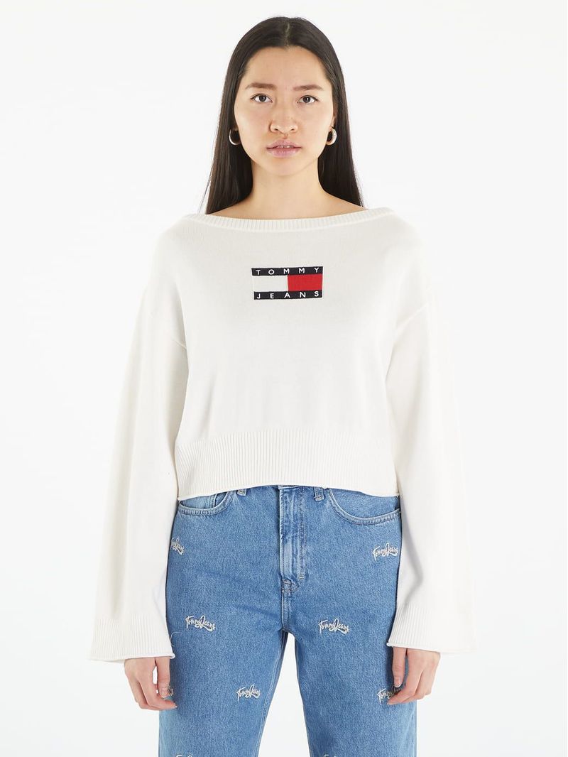 Sweater-con-bandera-bordada-en-el-pecho