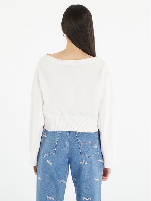 Sweater con bandera bordada en el pecho