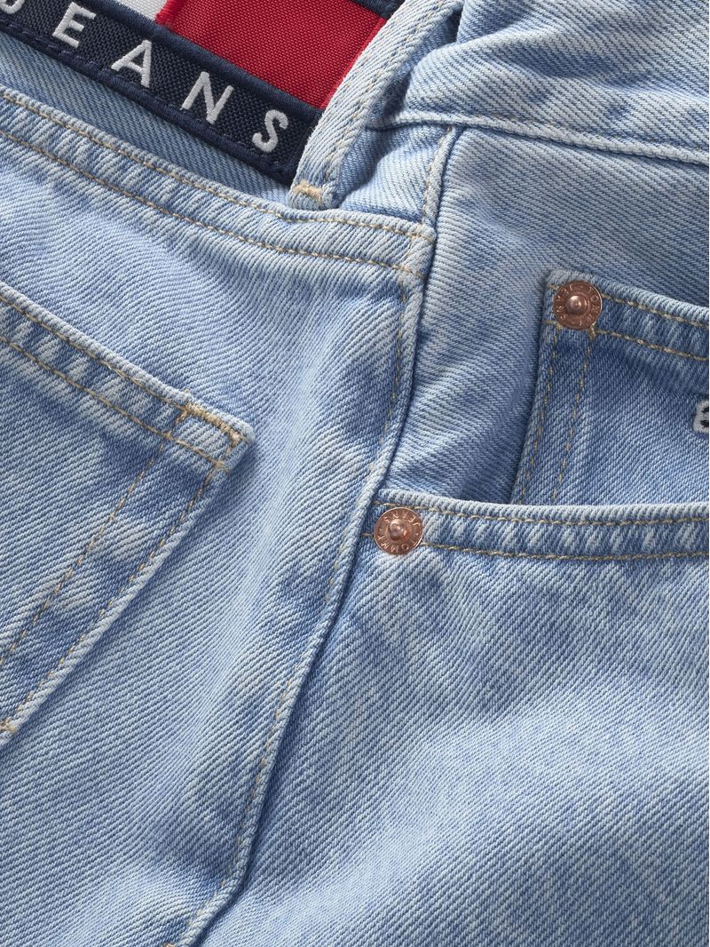 Jeans-mom-tapered-con-logo