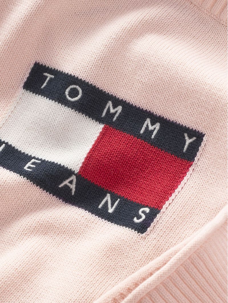 Sweater-con-bandera-bordada-en-el-pecho