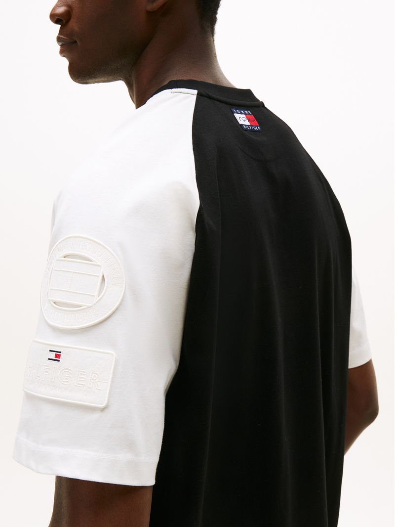 Remera-con-logo-tonal-coleccion-APXGP