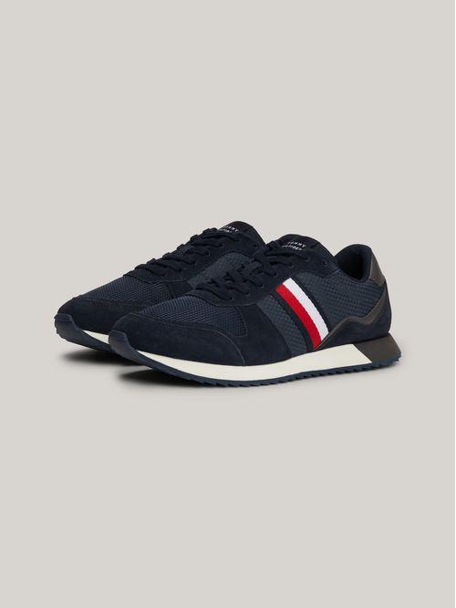 Zapatillas con cinta distintiva