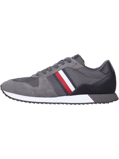 Zapatillas con cinta distintiva