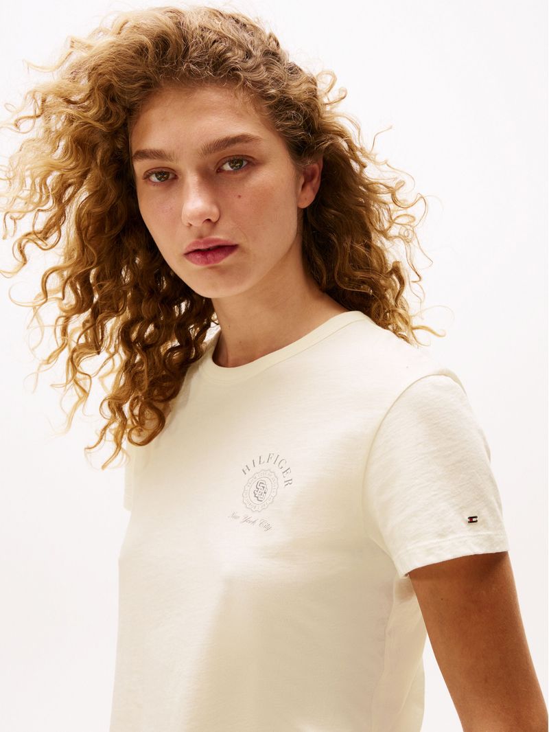 Remera-The-Sofia-Capsule-con-logo-grafico