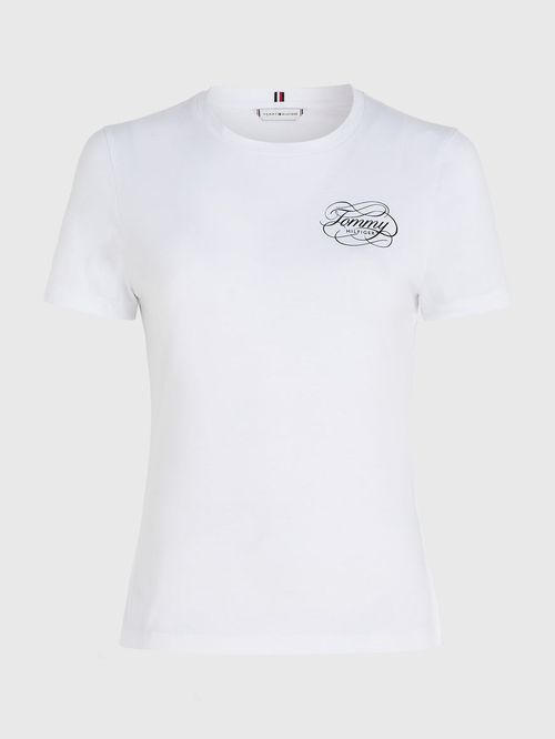 Remera con inscripción en el pecho