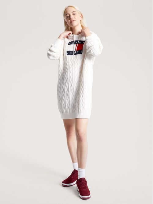 Vestido tejido con capucha