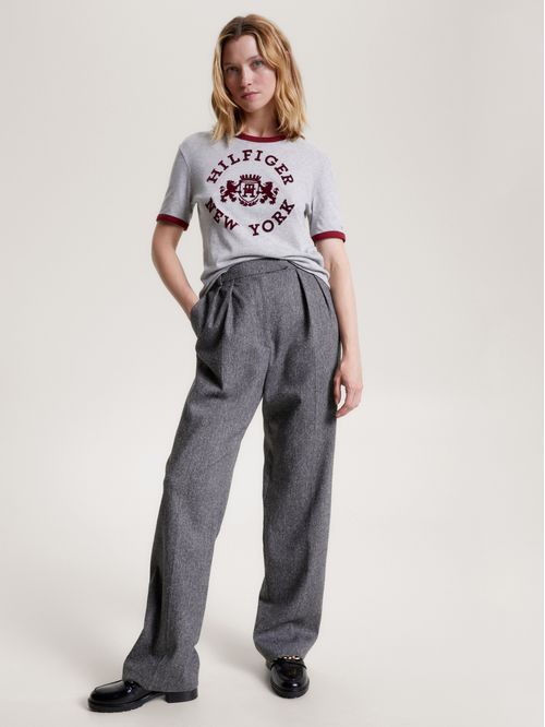 Remera con logo aterciopelado regular fit