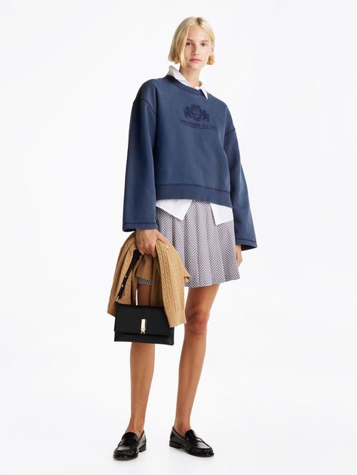 Buzo con manga ancha y logo bordado