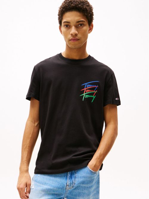 Remera con logo gráfico en la espalda