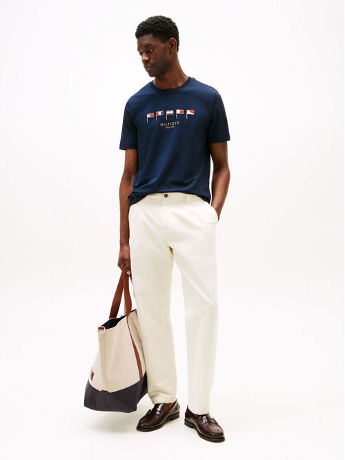 Remera con cuello redondo y logo