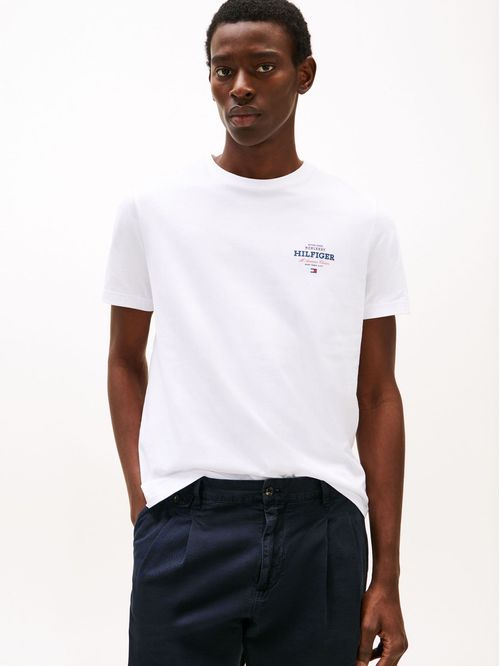 Remera con logo engomado regular fit