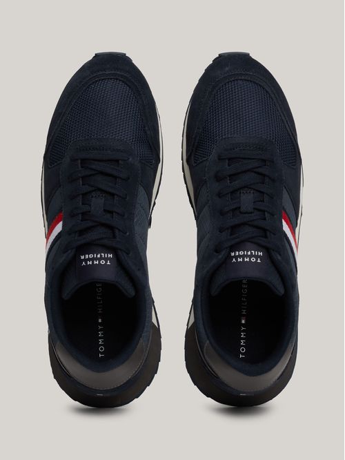 Zapatillas con cinta distintiva