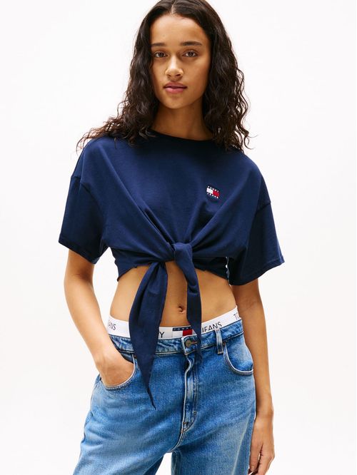 Remera anudada corte cropped con parche