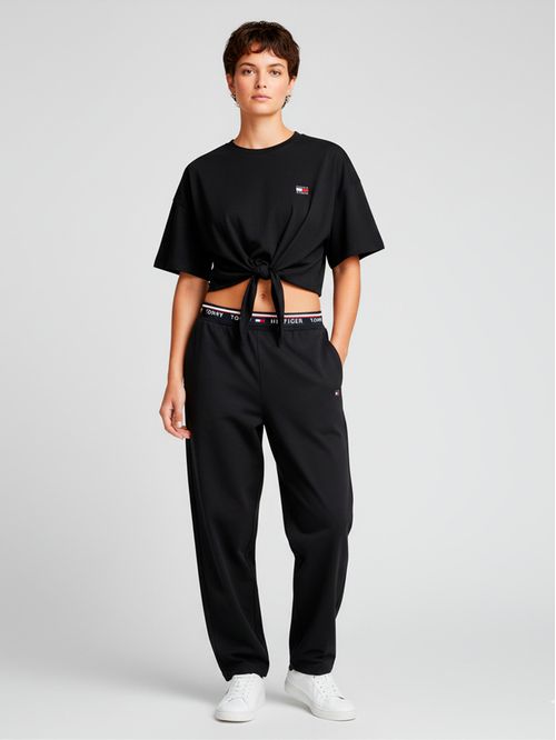 Remera anudada corte cropped con parche