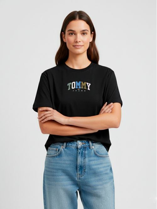 Remera con logo en relieve relaxed fit