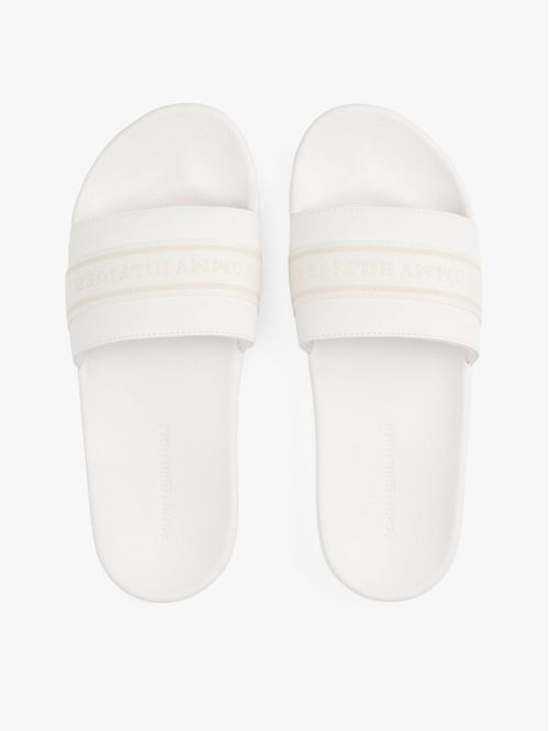 Ojotas con inscripción bordada