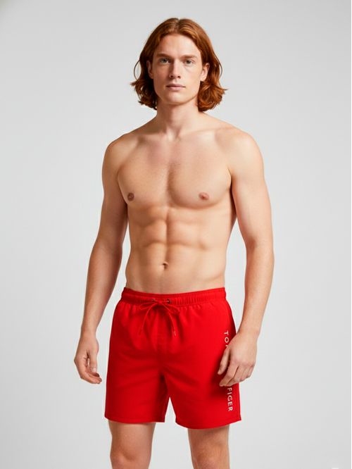 Traje de baño con logo bordado