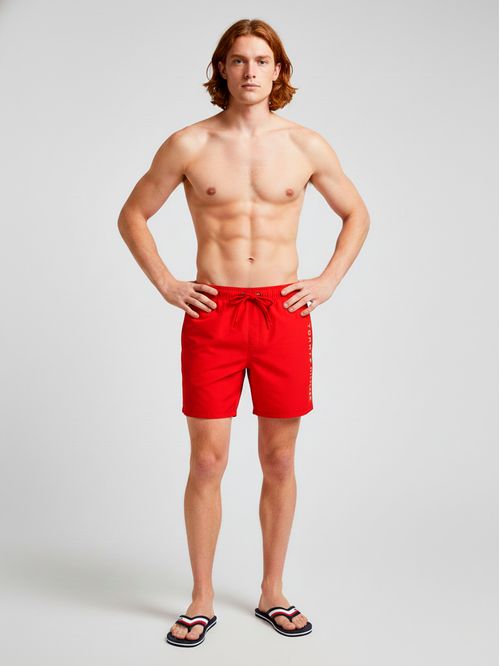 Traje de baño con logo bordado