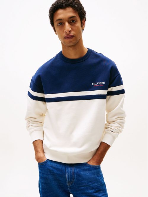 Buzo con logo engomado