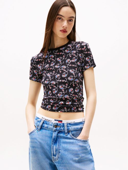 Remera floreada slim fit