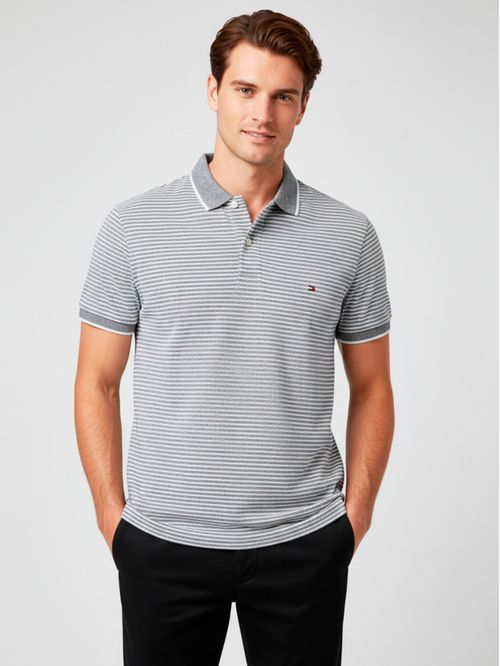 Chomba con cinta distintiva en el cuello regular fit