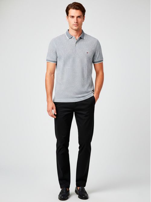 Chomba con cinta distintiva en el cuello regular fit