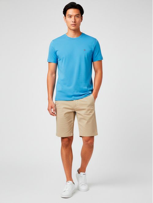 Remera básica cuello redondo slim fit