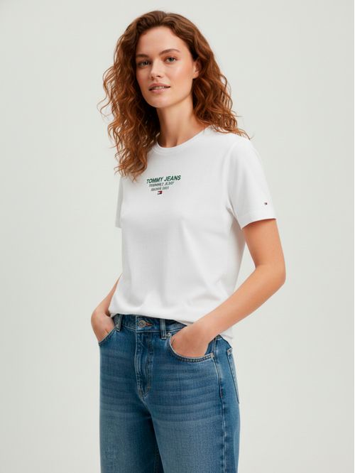 Remera con estampado floral en la espalda regular fit