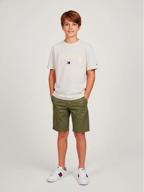 Remera con logo engomado con relieve regular fit