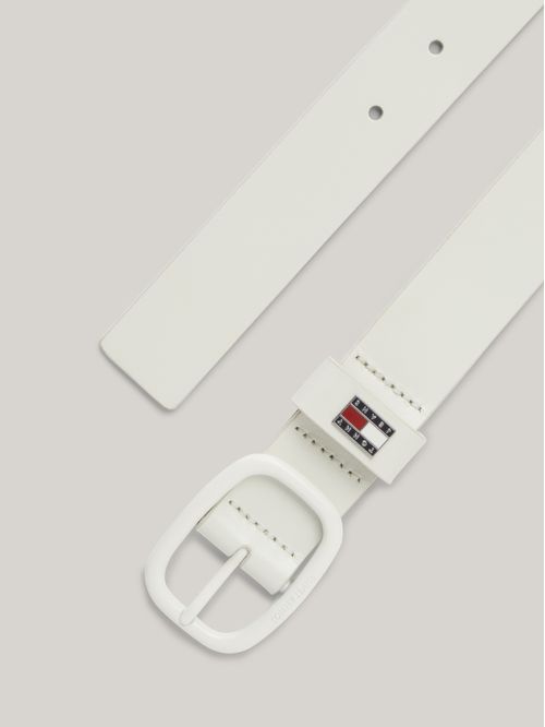 Cinturón de cuero con hebilla ovalada y logo