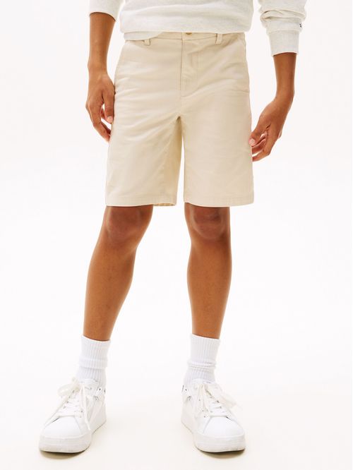 Short con cinturón trenzado slim fit